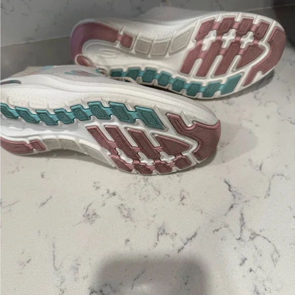 Skechers Women's Cream Athletic slip on Arch Fit Shoes - Picture 3 of 4